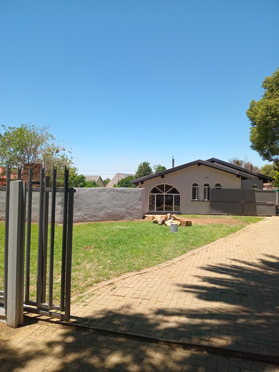 To Let 3 Bedroom Property for Rent in Vaalpark Free State